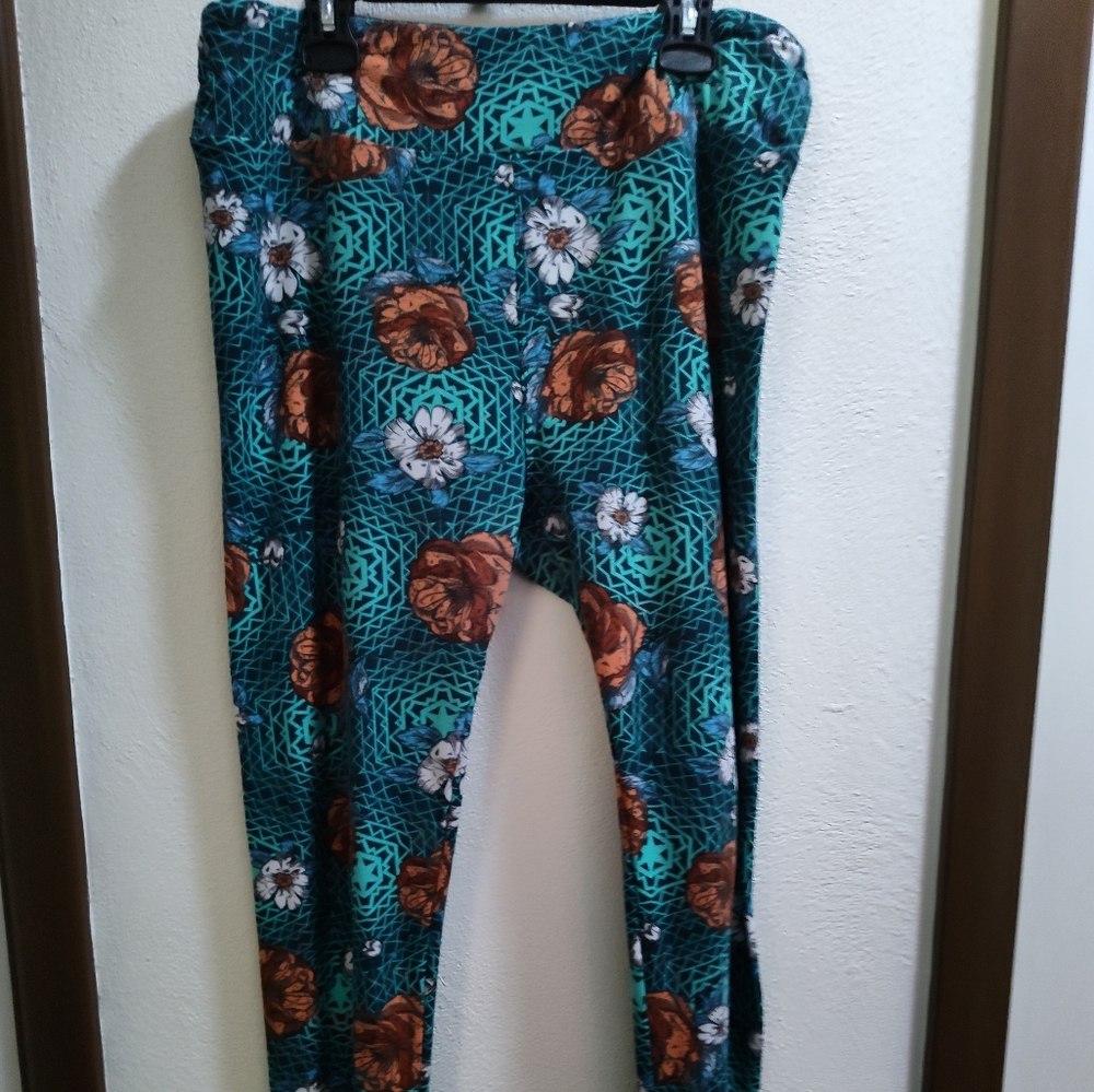 Lularoe tall and curvy leggings